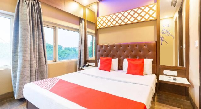 OYO 555 Hotel Mourya