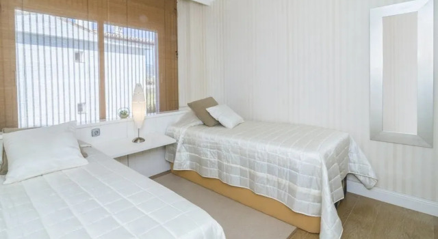 HB First beach line apartment in Hacienda beach Roomservice