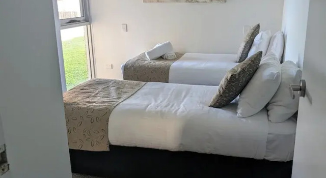 Апартаменты Deluxe Pacific Surf Absolute Beachfront Apartments
