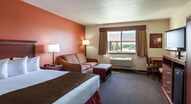 Двухместный люкс AmericInn by Wyndham Valley City Conference Center