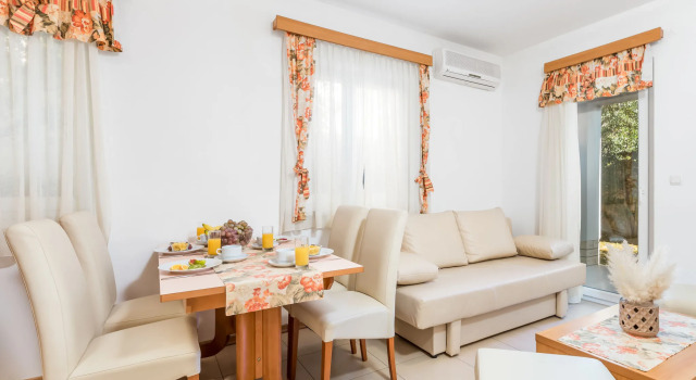 Mihaela 4, Varaa Hotelli Hotellit Kvarner Islands uima-altaalla, Uima-allas