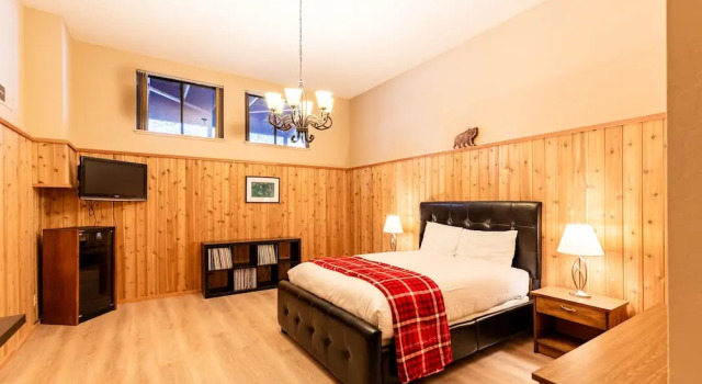 Beautiful 3-Bedroom Contemporary Mountain Home in Northstar by RedAwning Save 10% on 3 Nights, 15% on 5 Nights!, Забронировать Дом для отпуска Виллы Траков, рядом с Lower Woods, Вилла