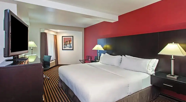 Двухместный люкс c 1 комнатой с видом на город Holiday Inn Express Hollywood Walk of Fame by IHG