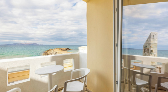 Апартаменты Deluxe Niros Beachfront Aparthotel
