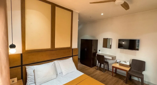 Двухместный номер Deluxe Metro Pines Inn