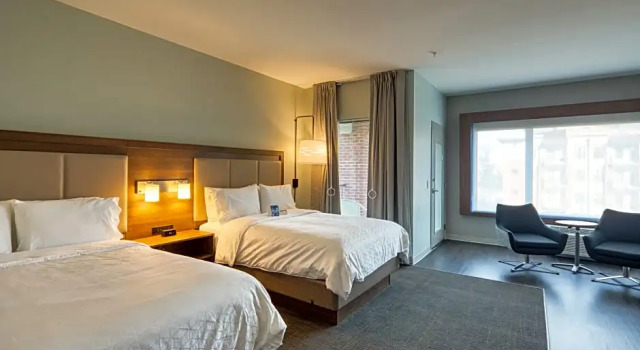 Четырёхместный номер Standard с балконом и с видом на город Holiday Inn Express & Suites - Charlotte - South End by IHG
