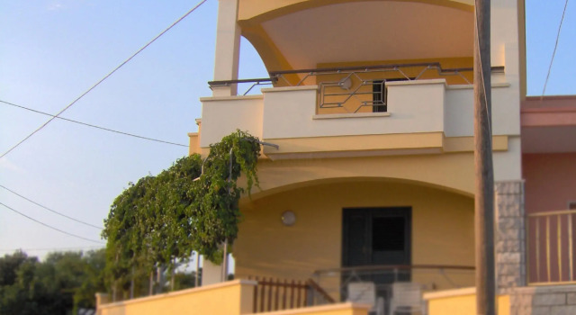 Canarina Front Beach Attic
