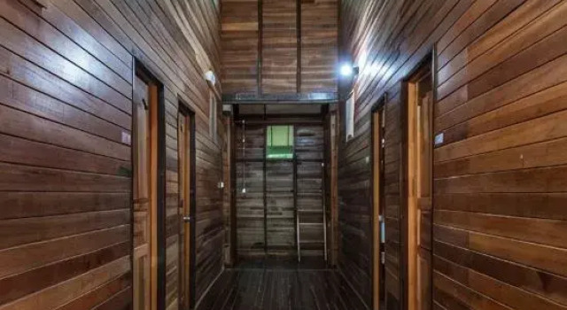 Кровать в общем номере Borneo Sepilok Rainforest Resort