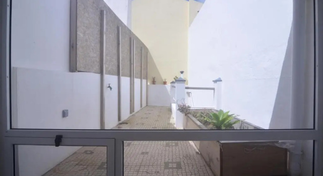 Коттедж Sunrise House- 4 bedroom house with amazing sunrise over the sea 8 guests