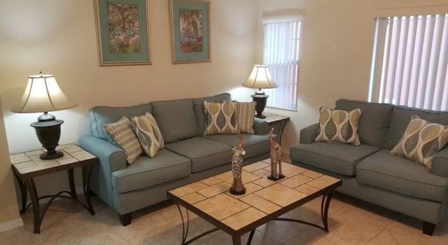 3br, 2.5ba Townhome W/ Sunny Rear Yard 3 Bedroom Townhouse by Redawning