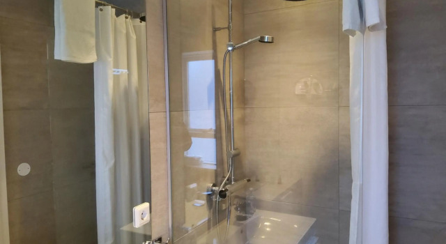 Centrum Apartment, Забронировать Апартаменты/квартира Отели Акюрейри с парковкой, рядом с Hof - Cultural Center and Conference Hall, Парковка