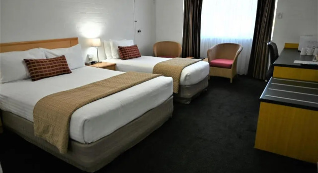 Трёхместный номер Executive Grand Country Lodge Motel