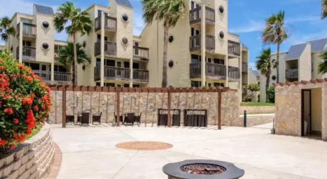 Oceanview condo 2BR, beachfront resort. Solare Tower 407