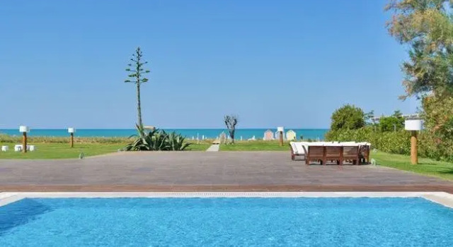 Beach Club 93
