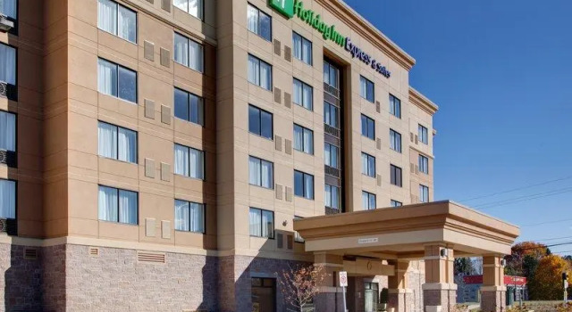 Кровать в общем номере Holiday Inn Express & Suites Ottawa West - Nepean by IHG