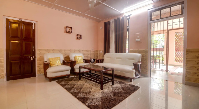 Collection O Trinayan Associates, Prenota Hotel Hotel a Dibrugarh con colazione, Colazione