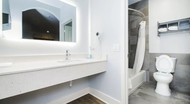 Четырёхместный номер Standard Palace Inn Fairbanks