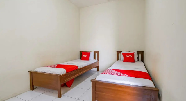 Deluxe Twin room Hotel O Adinda Guest House Syariah