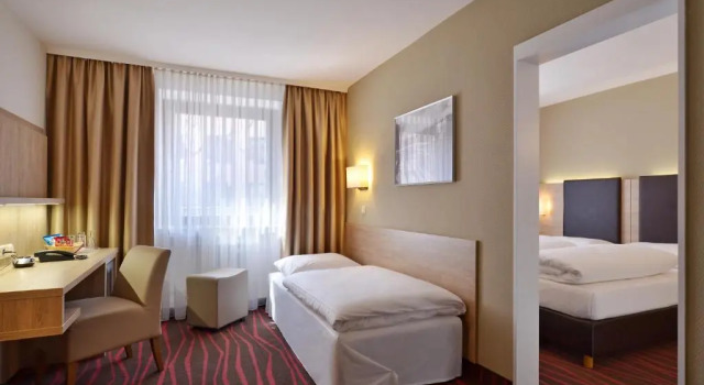 Трёхместный номер Courtyard Europäischer Hof