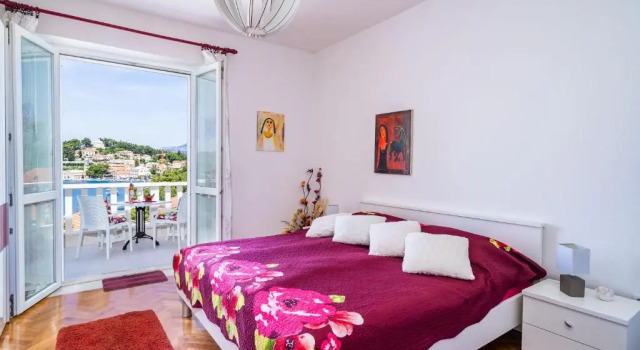 Apartments & Rooms Mara & Petrunjela, Забронировать Апартаменты/квартира Цавтат Cavtat Coast, рядом с Частный Пляж «Хотэл Кроатия Бич»