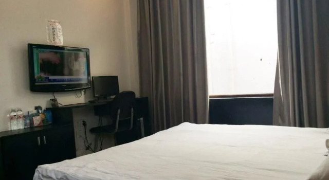 Chenghuang Holiday Hotel