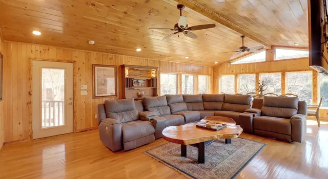 Family-friendly Riverfront Manor on the Little Red, Reserva ahora Casa o chalet Tumbling Shoals Estados Unidos