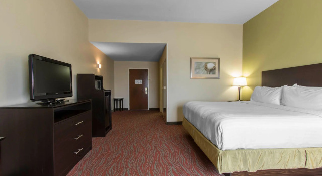 Двухместный номер Standard Holiday Inn Express Hotel & Suites Cullman by IHG