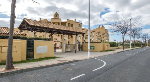 Serene Holiday Home in Huelva With Balcony, Reservar Casa de férias Casas de campo em Ayamonte, Casa de campo / Cottage