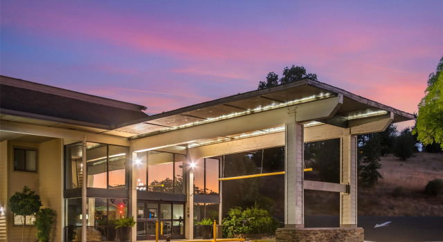 Best Western Plus Sonora Oaks Hotel and Conference Center, Rezerwuj Hotel Hotele w Sonora ze śniadaniem, Śniadanie