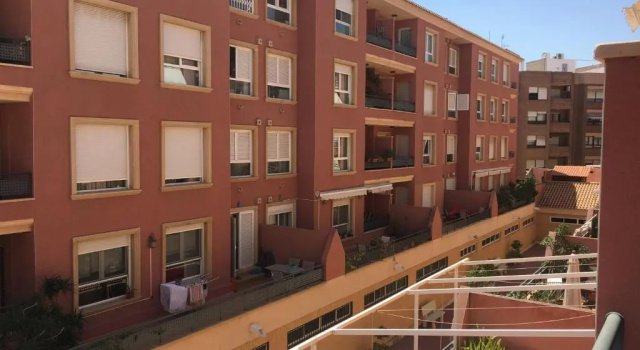 Apartamento de 4 dormitorios muy céntrico en San Juan Pueblo a tan sólo 2,5 km de la playa de San Juan y Muchavista