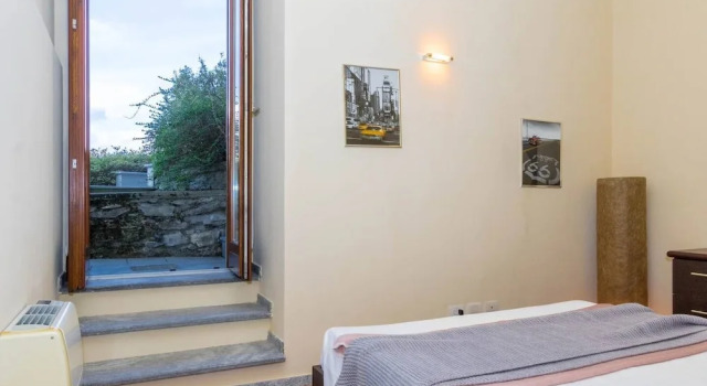 JOIVY Como Pool & Lake, Book Apartment Hotels in Como with Parking, Parking
