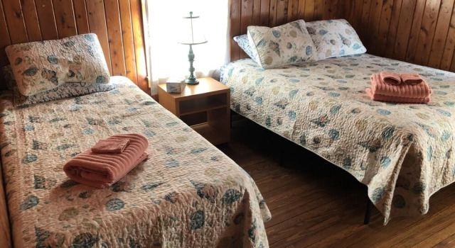 Blackbeard's Retreat - Historic And Pet Friendly 3 Bedroom Cottage by RedAwning
