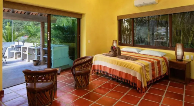 Villa Kiwi. Huge Pool, Steps To Town n Beach. 6 plus BRM 7.5 BTH 3 KCN, Забронировать Вилла Отели Наярит с бассейном, Бассейн