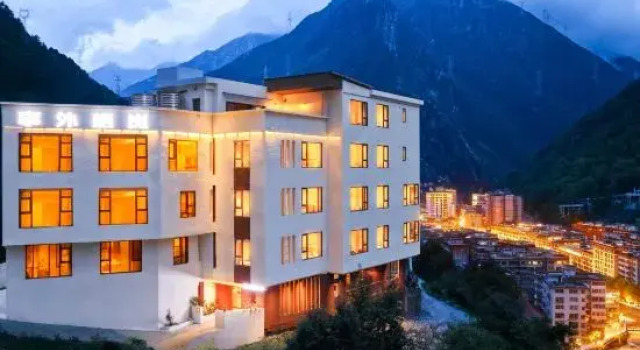 Shiwai Qilan Homestay (Kangding Love Song Square Liuliu City), Varaa Hotelli Hotellit Sichuan pysäköinnillä, Pysäköinti