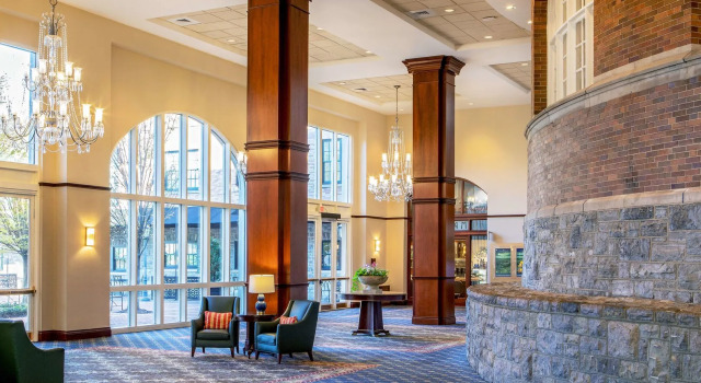 Hotel Roanoke & Conference Ctr, Curio Collection by Hilton