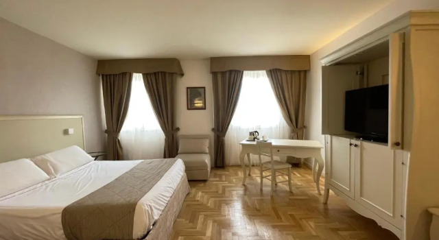 Полулюкс Virginia Palace Hotel
