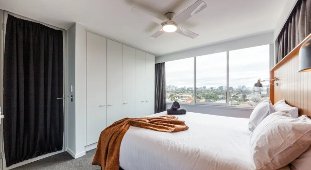 Exquisite 2 Bedroom Beach City Views, Book Hotel Melbourne 