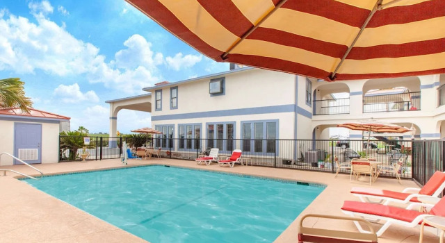 Двухместный люкс Days Inn & Suites by Wyndham Braunig Lake