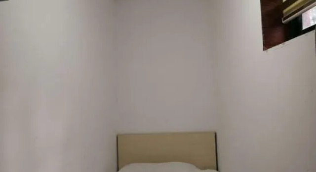 Кровать в общем номере (мужской номер) Shanghai Jingting Inn