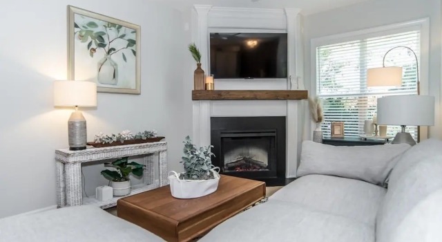 Luxury Three Bedroom Townhome Near Cary