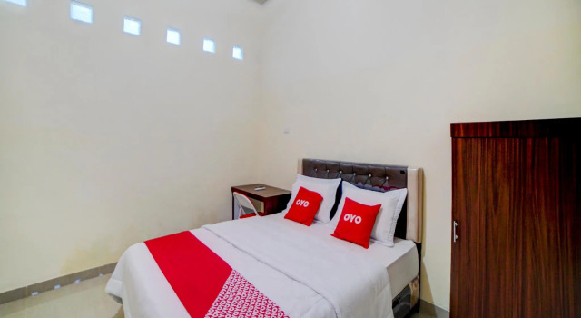 RedDoorz at Shine Guest House Tebing Tinggi, Reserva ahora Hostal o pensión Tebing Tinggi North Sumatra Province