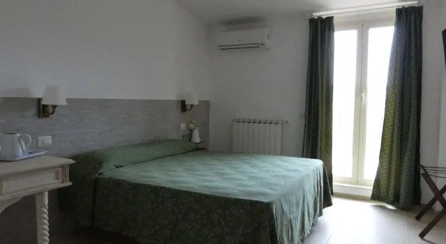 Двухместный номер Standard с балконом и с видом на сад Villa Vesta