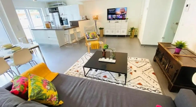 Апартаменты Deluxe 3 bedrooms in Center w Terrace&Parking