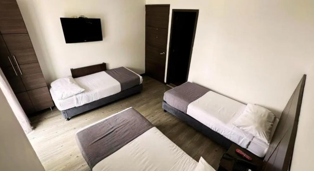 Трёхместный номер Standard с балконом Hotel Expo Hotel Ferial