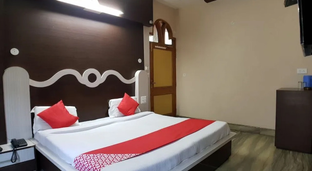 Oyo 30576 Satyam Regency