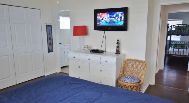 Bermuda Bungalow 2 Br home by RedAwning