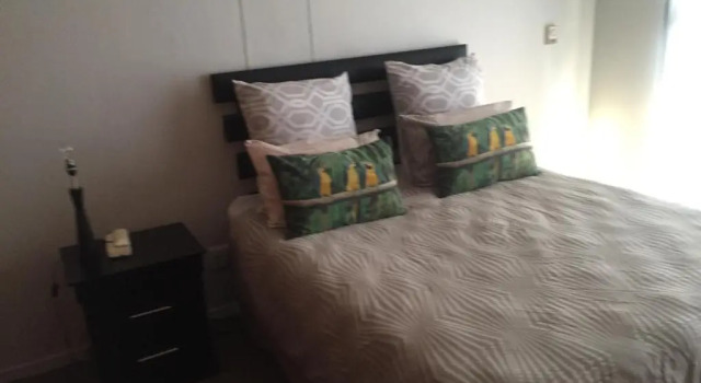 77 Grayston Apartment