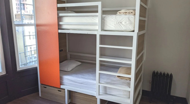 Кровать в общем номере (женский номер) Amsterdam Hostel