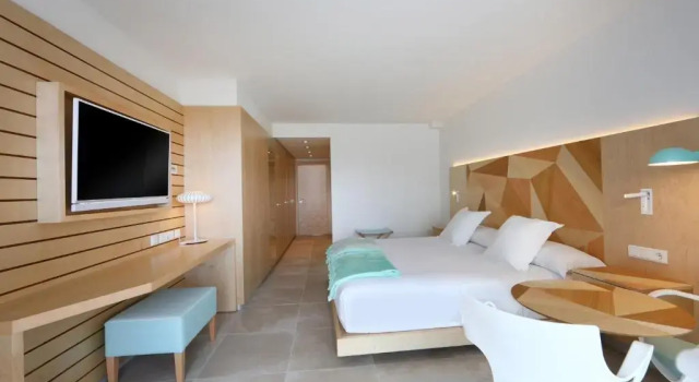 Двухместный номер с видом на бассейн Отель Iberostar Selection Playa de Palma