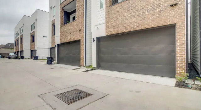 Коттедж с 3 комнатами Inviting H-Town Home Near Shops & Golf Courses